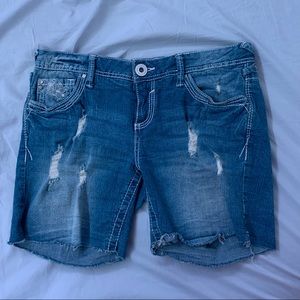 Lightly ripped jean shorts with intricate designs